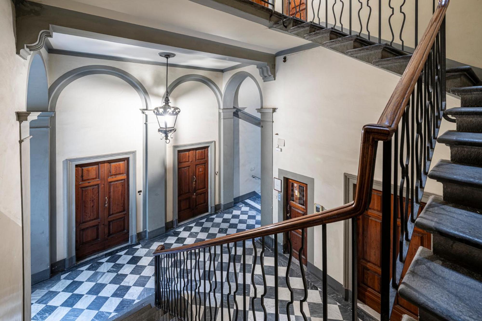 Cherubini Palace Thematic Apartment Florence Exterior photo