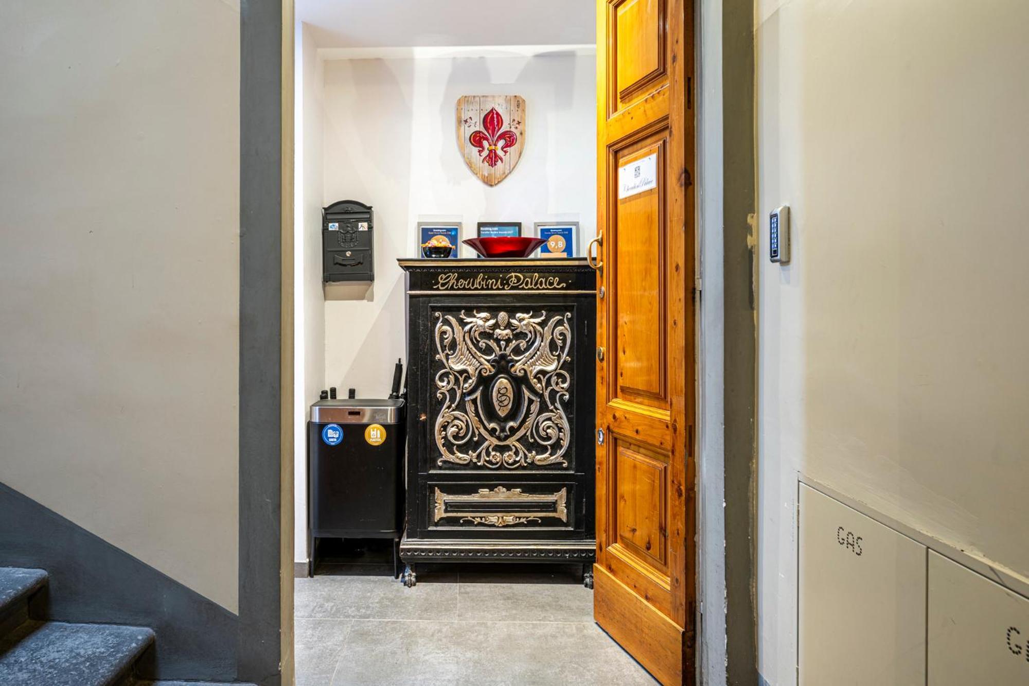 Cherubini Palace Thematic Apartment Florence Exterior photo